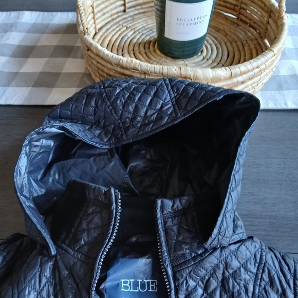 Saks Fifth Avenue Quilted Black Jacket - Picture 4 of 7